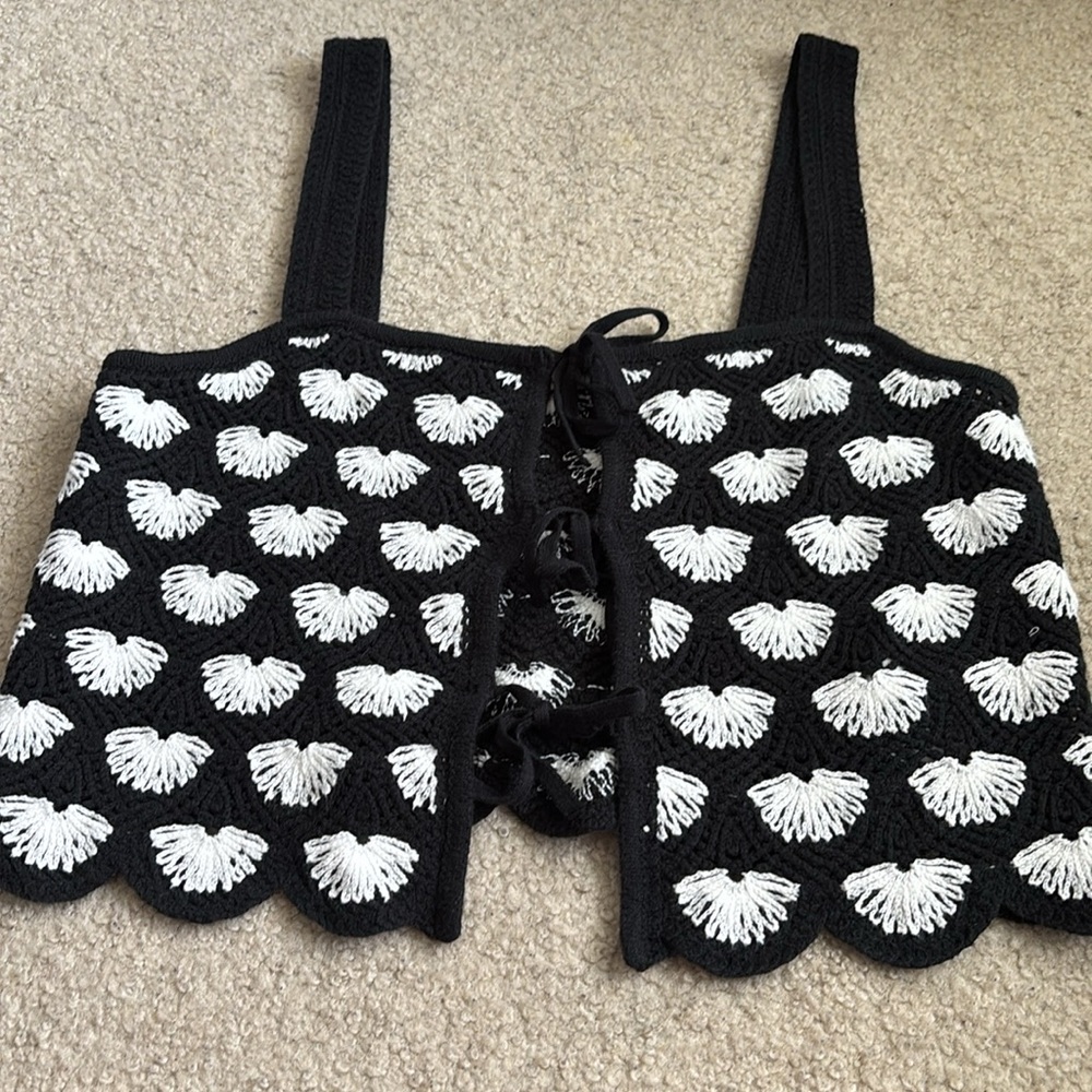 Abercrombie & Fitch Black and White Knit Top